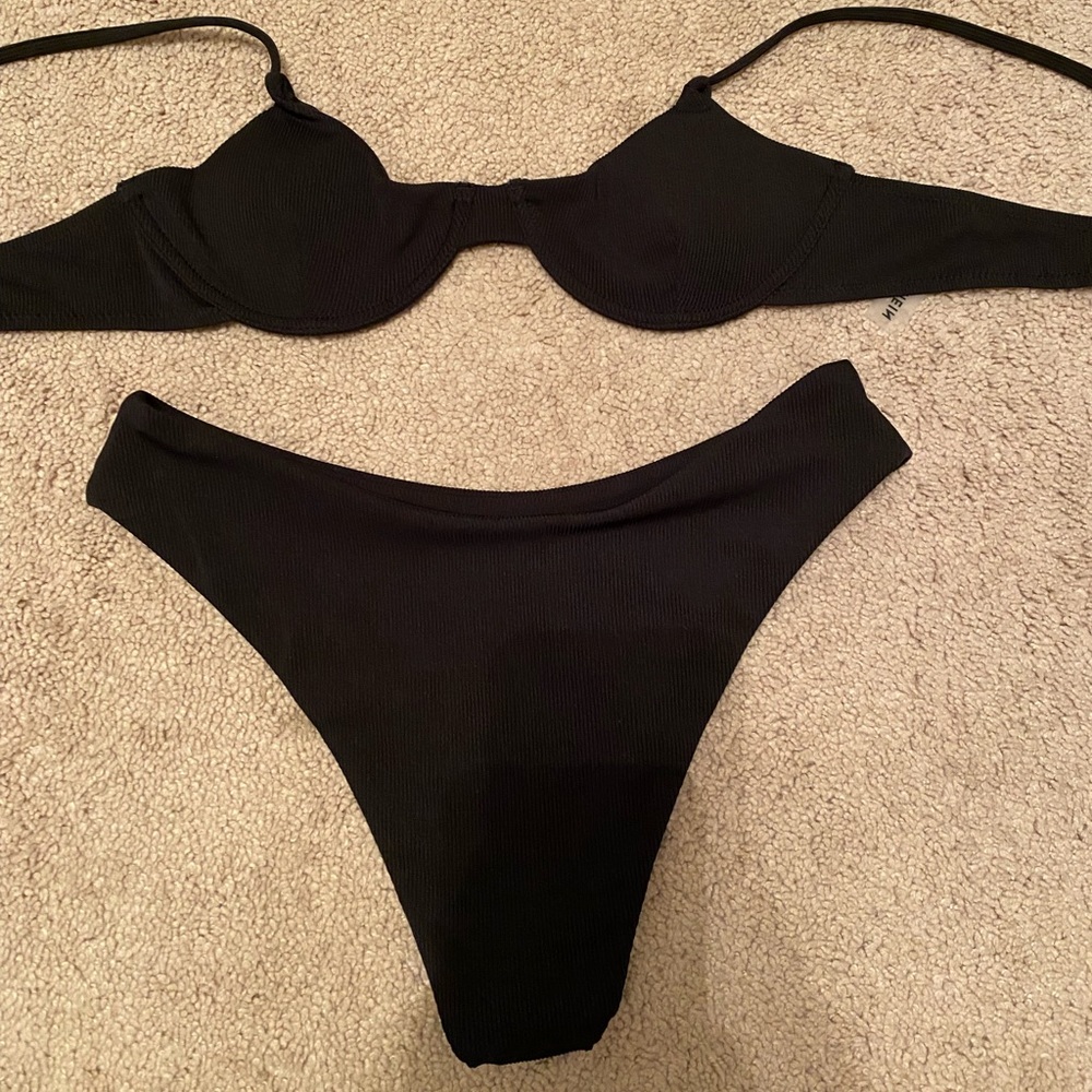 Black bikini set